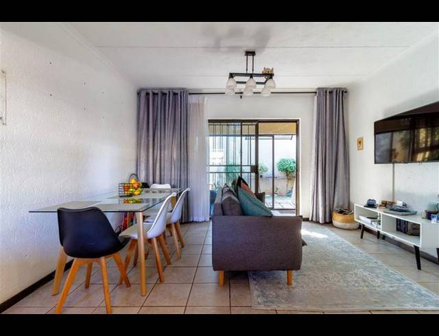 2 BEDROOM APARTMENT FOR SALE IN ROOSEVELT PARK